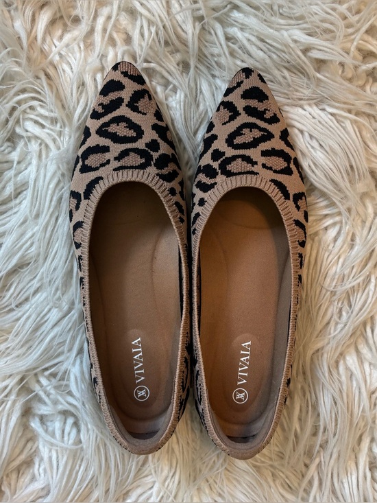Vivaia Shoes - Like New Vivaia Leopard Print Pointed Toe Flats Size 38